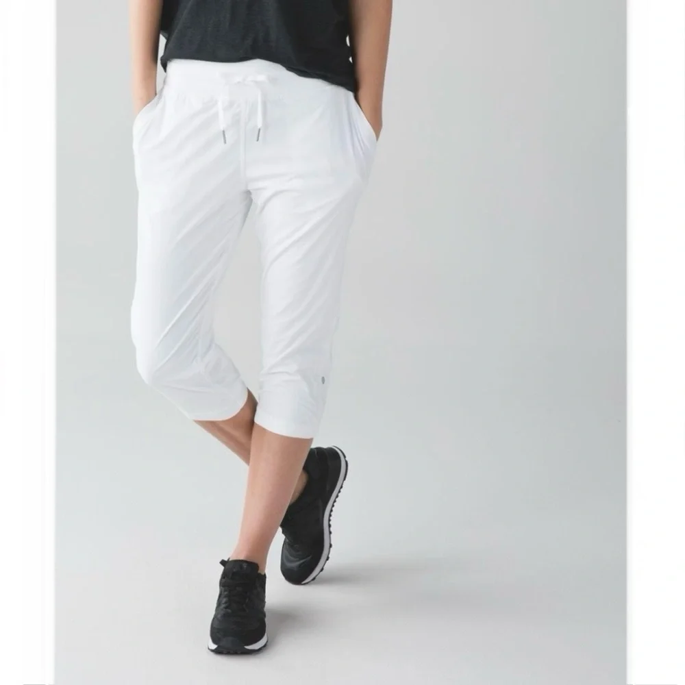 Lululemon white studio crop II